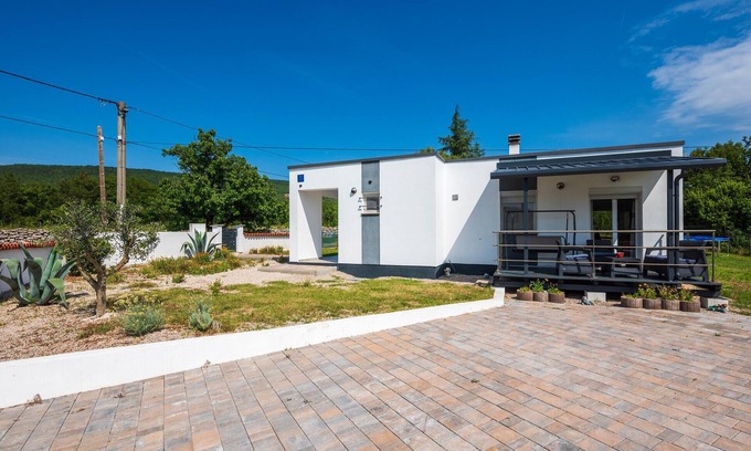 Trgetari House | Peaceful Cottage with Ocean View and Spa Amenities