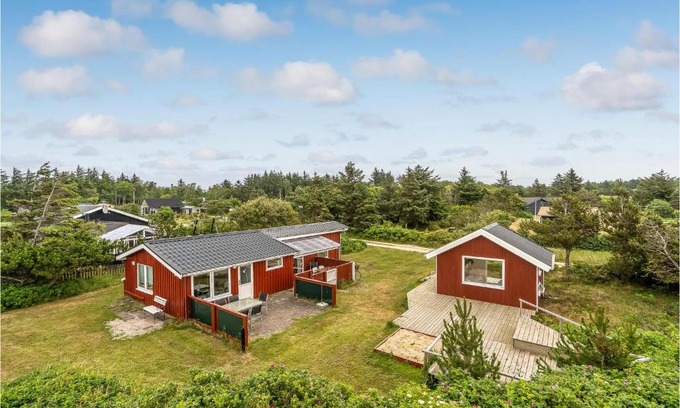 Trend House | Cozy Home in Lgstr with Oceanfront Views and Kitchen