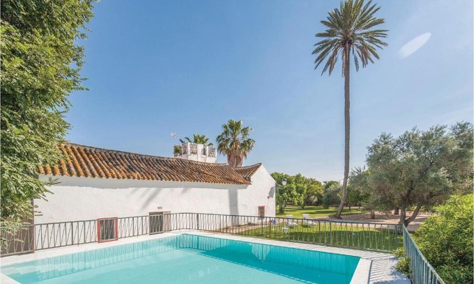 La Campana House | Beautiful 5 Bedroom Home with Pool in La Campana, Sevilla