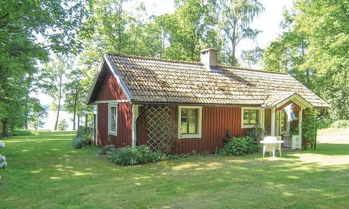 Ljungby House | Experience a Unique Wooden House on Lake Flären