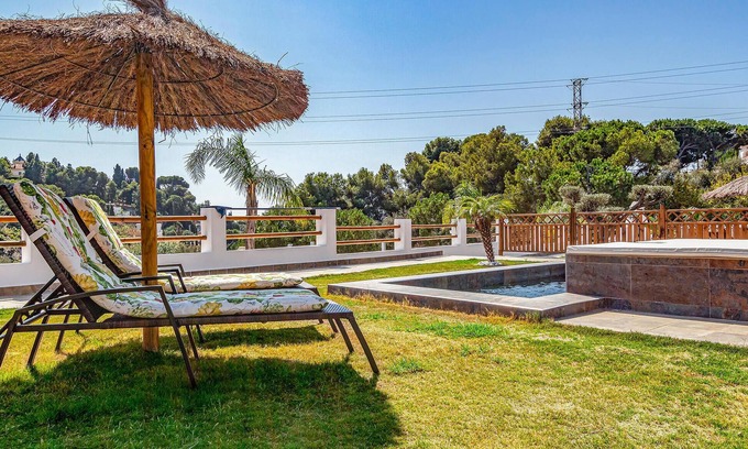 Mezquitilla House | Cozy 1 Bedroom Accommodation with Ocean View in Mezquitilla