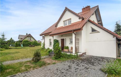 Suleczyno House | Inviting Home in Miciszewice with Pool and Wifi Access
