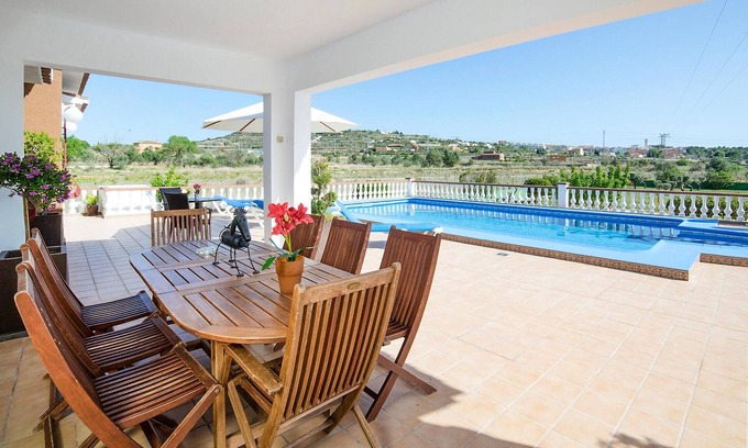 Teulada House | Comfortable Retreat with Pool and Spa near Teulada