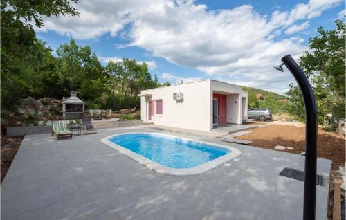 Neoric House | Cozy Muc Home with Kitchen, Pool & Pet-Friendly Amenities