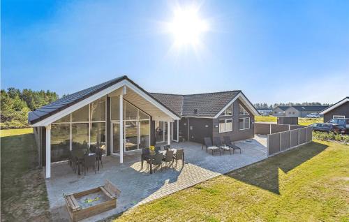 Houstrup House | Comfortable Home in Nørre Nebel with Pool and Kitchen