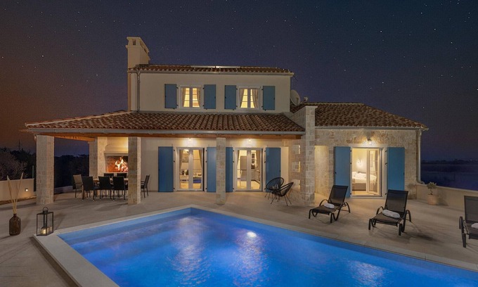 Nin House | Top-Rated 3 Bedroom Accommodation in Nin with Private Pool