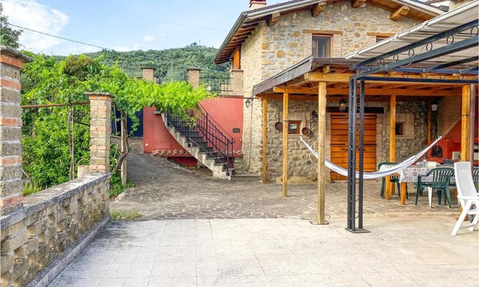 Olevano Romano House | Ideal Home in Olevano Romano: Pet & Child Friendly Stay
