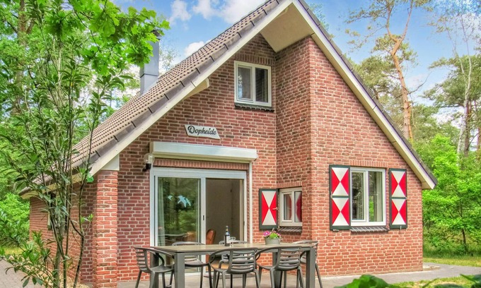 Ommen House | Relaxing Cottage Retreat with Outdoor Sauna & Lake View