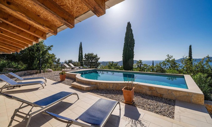 Orasac House | Premier 4-Bedroom Retreat with Ocean View in Orasac