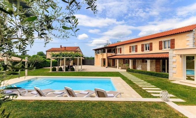 Beram House | Exceptional 3 Bedroom Retreat in Pazin with Private Pool