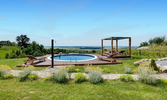 Popovaca House | Spacious 3-Bedroom Retreat with Pool in Popovaca