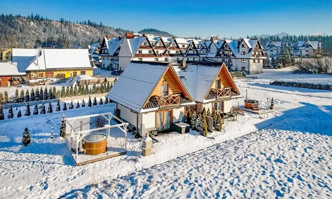 Poronin House | Cozy 3 Bedroom Retreat with Spa and Family Amenities
