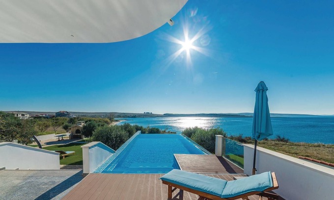 Povljana House | Spacious 5 Bedroom Retreat with Oceanfront Views in Povljana