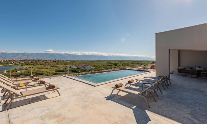 Povljana House | Indulge in a Beachfront Vacation Home with Premier Amenities