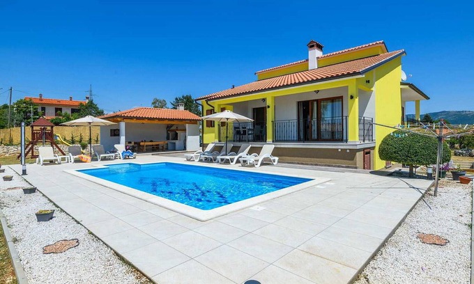 Nedescina House | Ideal 3-Bedroom Accommodation with Pool in Rabac