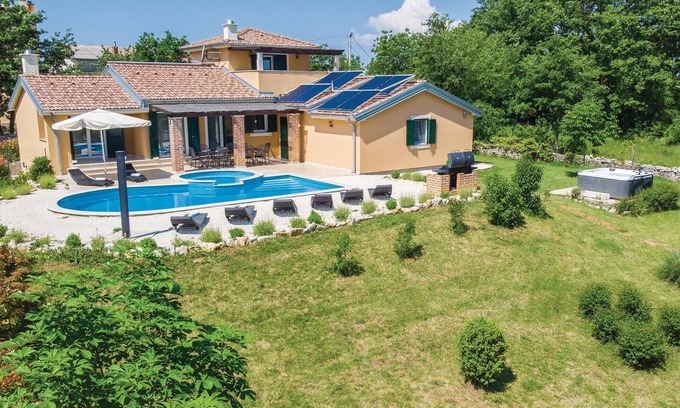 Rezanci House | Stylish Istrian Retreat with Private Pool & Spa Amenities