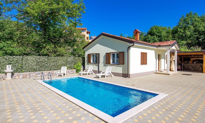 Rukavac House | Cozy Cottage with Sauna for Memorable Family Getaways