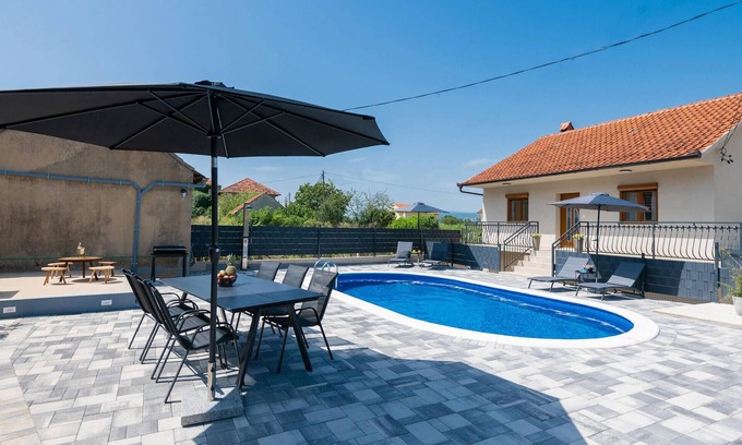 Runovici House | Relaxing Vacation Home with Pool and Pet-Friendly Amenities