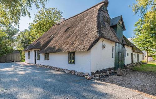 Suderheistedt House | Cozy Home in Süderheistedt with Kitchen for Families