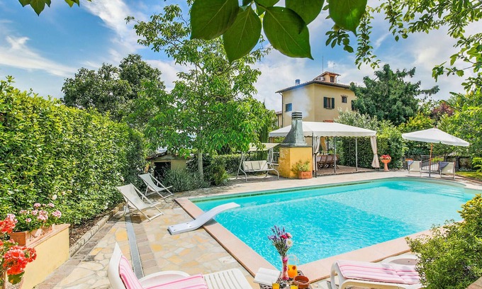 Mosciano House | Relax by the Pool in Florence: Ideal Family Getaway