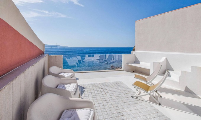 Scilla House | Experience a Memorable Stay in Our Oceanfront Retreat
