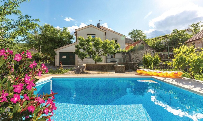 Slivno House | Cozy 2-Bedroom Retreat in Slivno with Pool & Spa