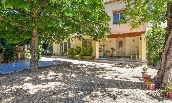 Sorgues House | Gorgeous home in Sorgues with WiFi