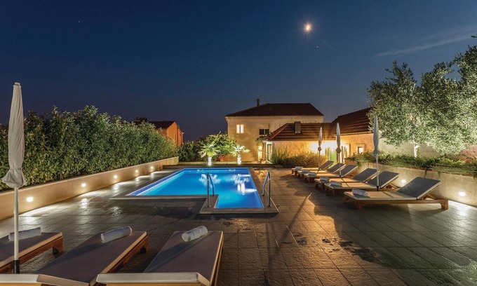 Kamen House | Beautiful Vacation Home with Oceanfront Views near Split