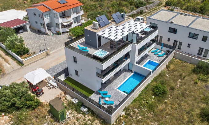 Srima House | Modern Vacation Home with Pool & Rooftop Terrace Retreat