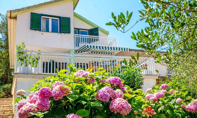 Hodilje House | Oceanfront Retreat in Stonska Luka with Spa & Breakfast