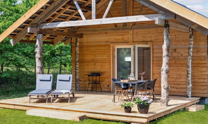 Taars House | Idyllic Vacation Home with Outdoor Wellness and Pool
