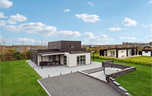 Skaven Strand House | Beautiful Home in Tarm with Kitchen and Child-Friendly Amenities