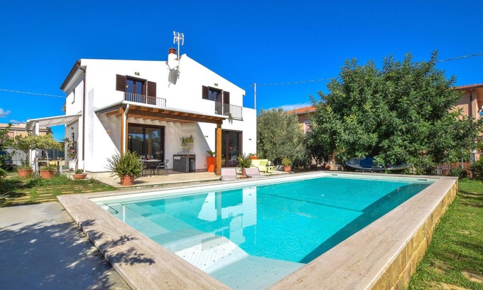 Trabia House | Idyllic 3 Bedroom Retreat with Ocean Views in Trabia