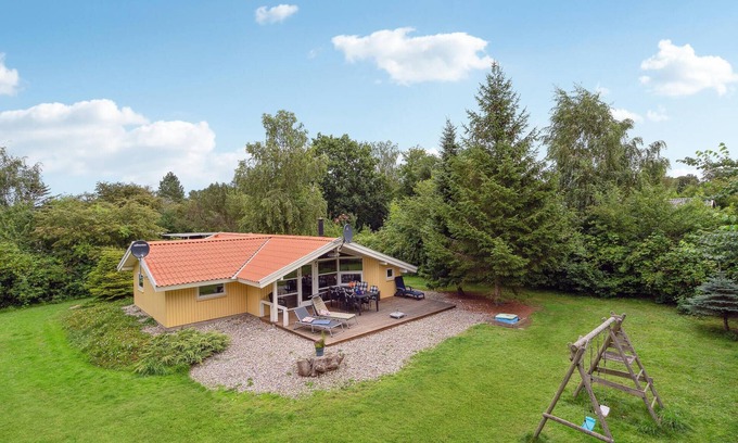 Tranekaer House | Inviting 3-Bedroom Accommodation with Ocean Views in Tranekær