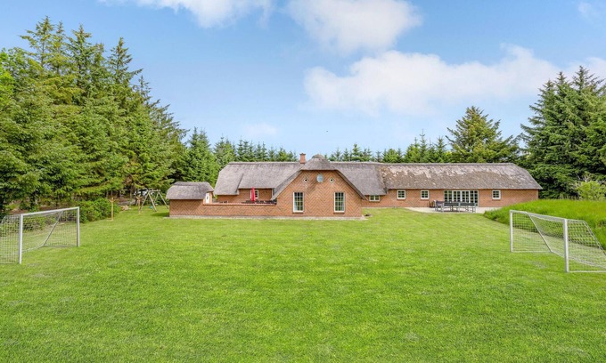 Øby House | Family-Friendly Vacation Home with Pool and Spa Amenities