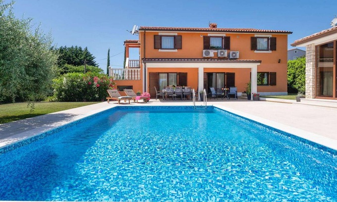 Valica House | Ideal 4 Bedroom Accommodation with Oceanfront Views in Umag