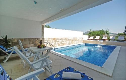 Vrgorac House | Inviting Home in Umcani with Pool & Hot Tub Amenities