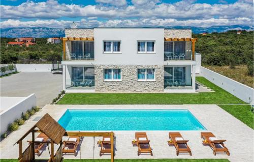 Vrsi House | Elegant Home in Vrsi with Pool and Kitchen Amenities