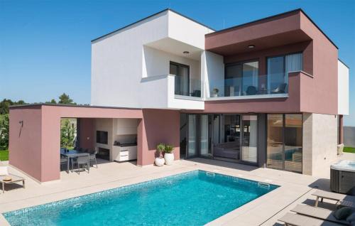 Vrsi House | Elegant Home in Vrsi with Pool and Hot Tub Amenities