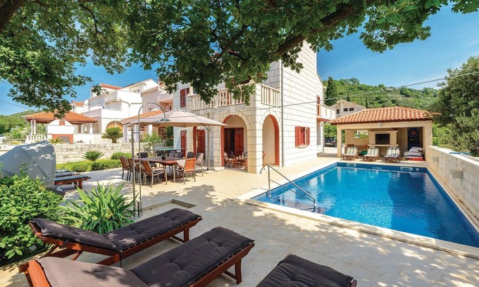 Dubrovnik House | Spacious 5-Bedroom Retreat in Zaton Veliki with Ocean Views