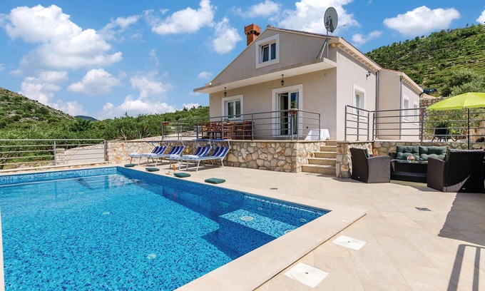 Dubrovnik House | Relaxing 3-Bedroom Retreat in Zaton Veliki with Ocean View