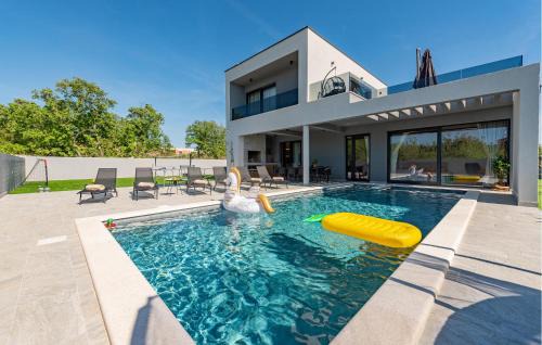Murvica House | Relax in Zadar: Family-Friendly Home with Pool & Hot Tub