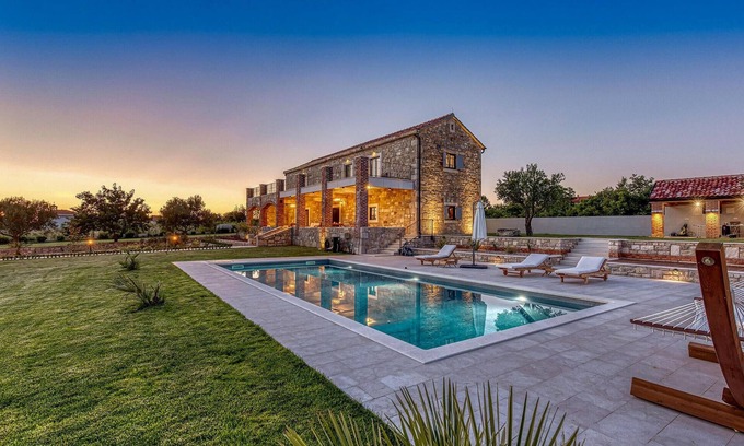 Murvica House | Spacious 5 Bedroom Getaway with Private Pool in Zadar