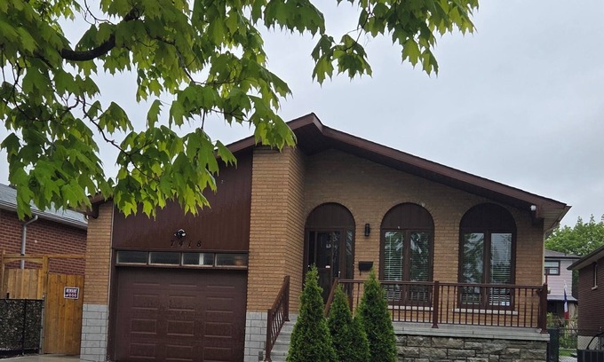Malton House | Gorgeous Home near Pearson Airport