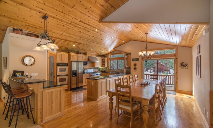 Truckee House | Elegant Golf Course Home with Pool & Two Bedroom Suites