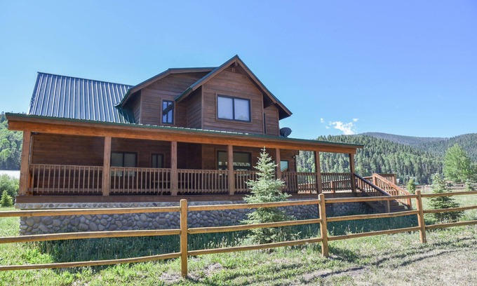 Red River Cabin | Picturesque Home with Mountain Views & Perfect for Groups