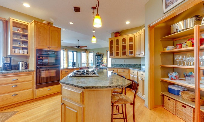 White Salmon House | Relaxing Retreat with Hot Tub and Scenic River Views