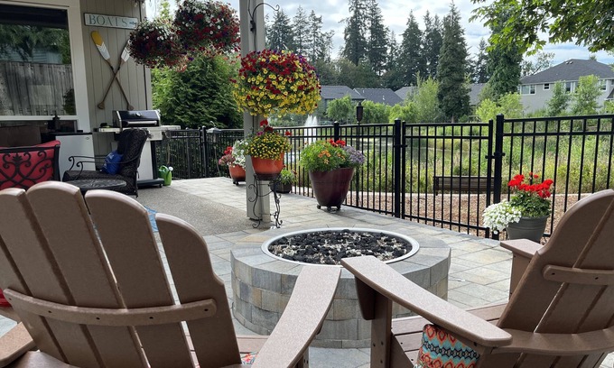 Wilsonville House | Riverside Retreat with Hot Tub and Wine Country Access