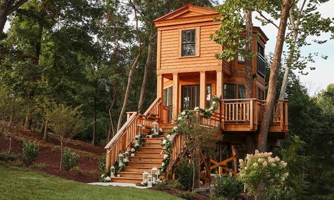 Lynchburg Cabin | Romantic Honeymoon Treehouse with Kitchen & Guest Rated 10/10