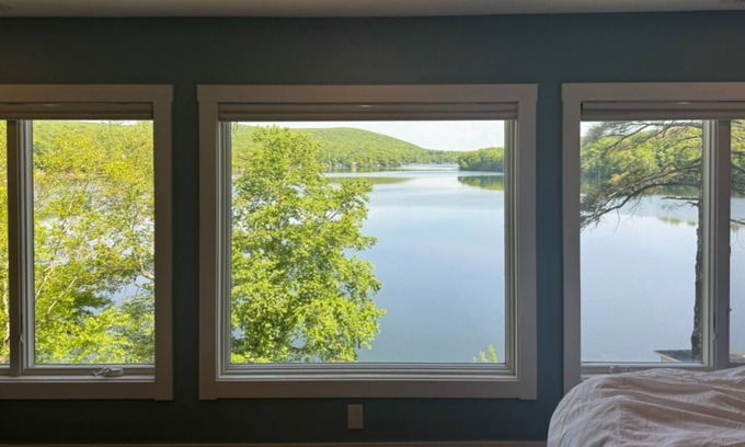 Holmes Cabin | Scenic Lake-Front Cabin with Private Dock Near NYC